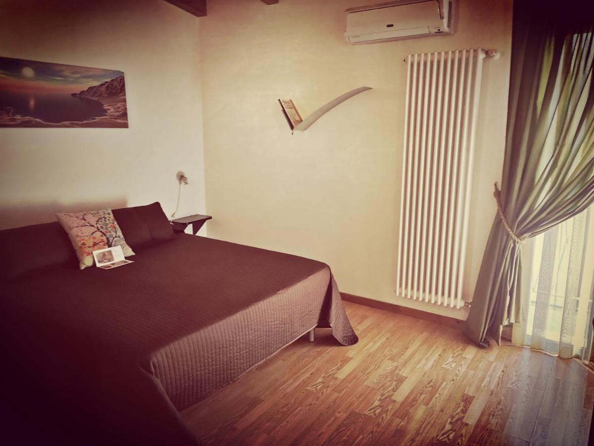 Albergo Tripoli B&B Affittacamere コラート エクステリア 写真