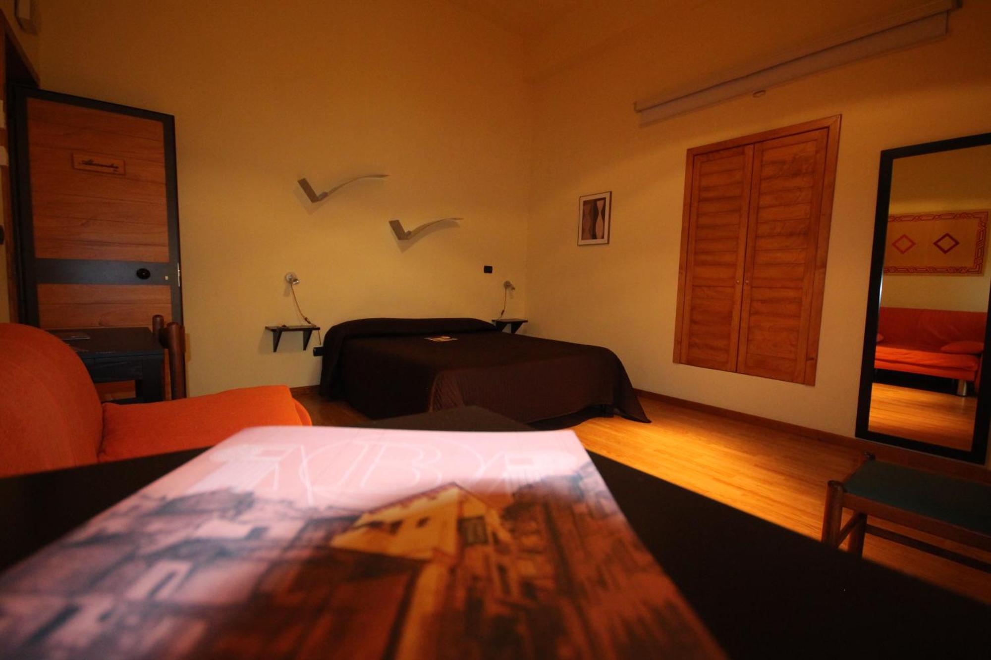 Albergo Tripoli B&B Affittacamere コラート エクステリア 写真