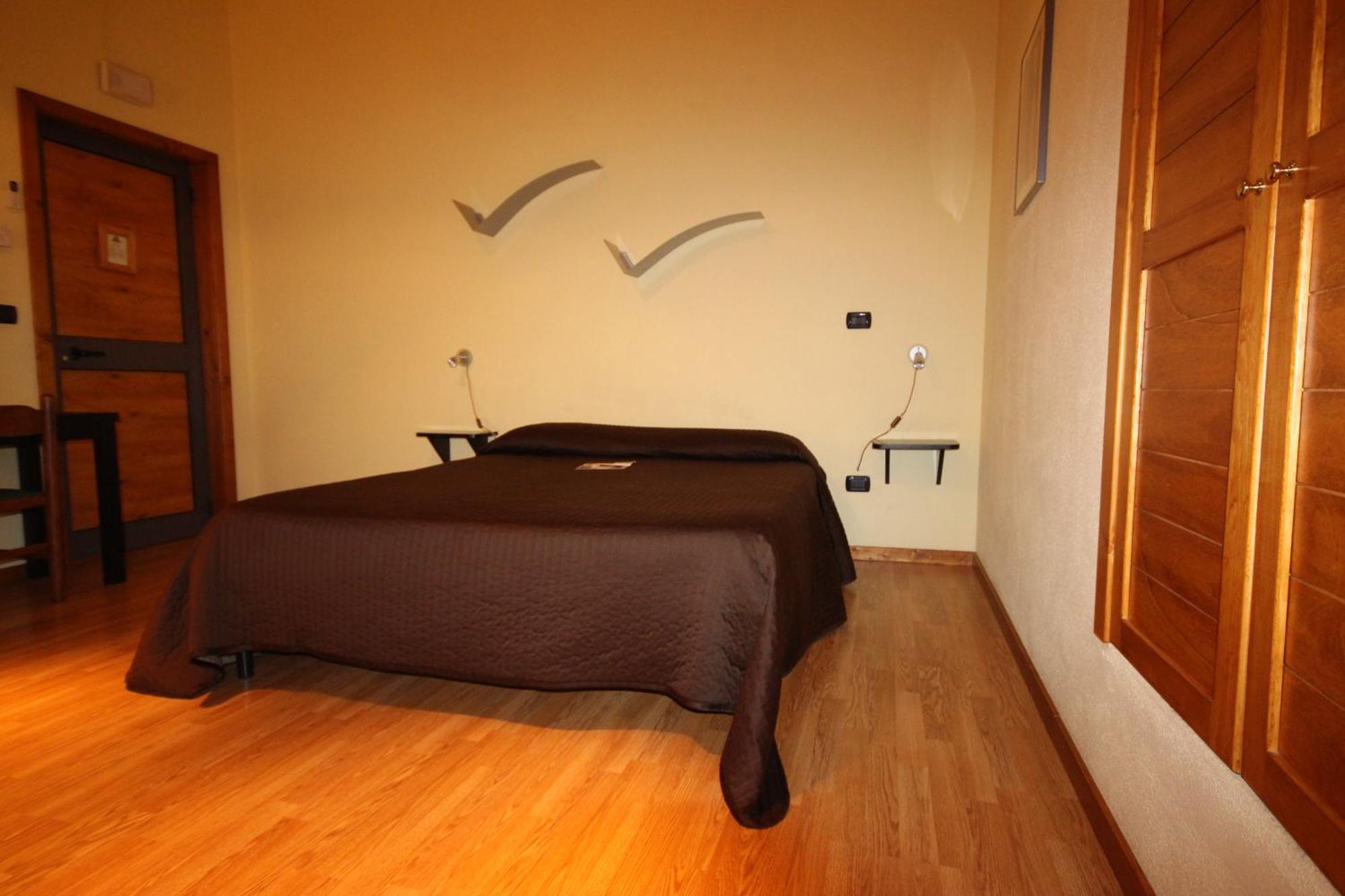 Albergo Tripoli B&B Affittacamere コラート エクステリア 写真