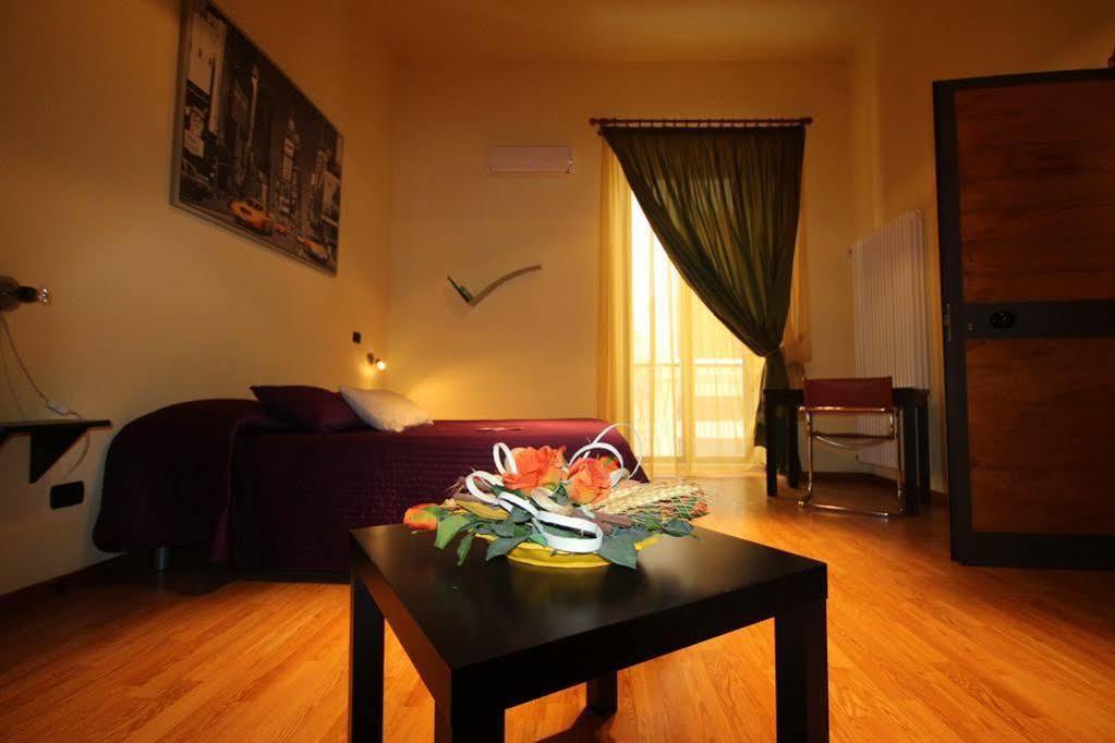 Albergo Tripoli B&B Affittacamere コラート エクステリア 写真